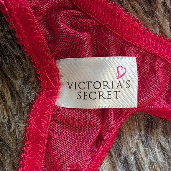 Victoria's Secret red lace 3-item set. 34C bra, thong & garter - Picture 5 of 7